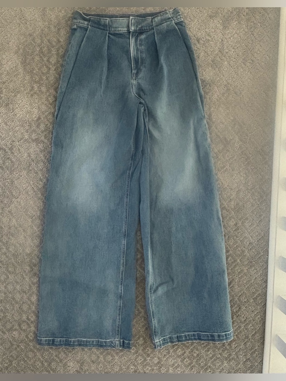 Express Relaxed Wide Leg Super High Rise Jeans Size 4R